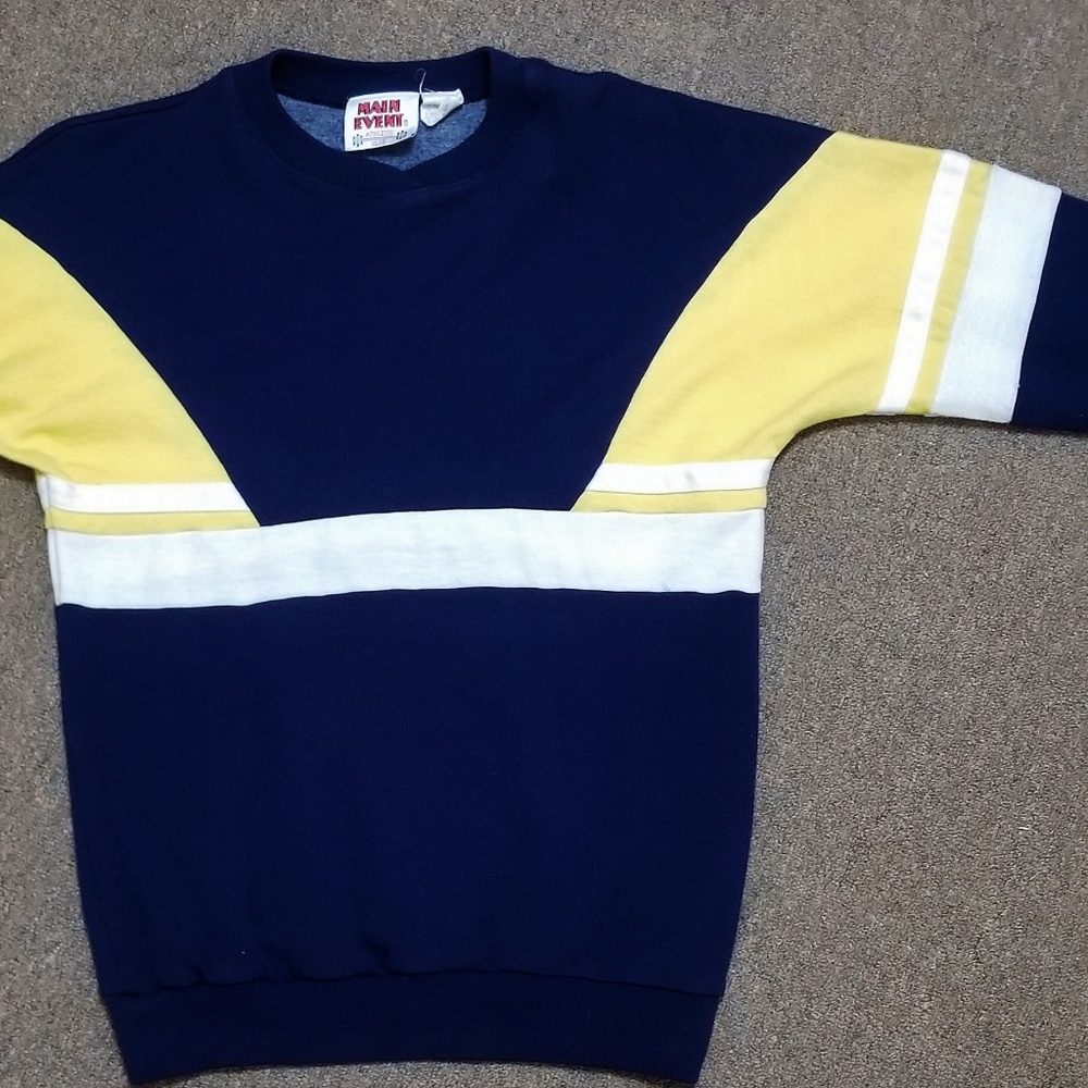 Vintage 90's Navy Blue and Gold Sweatshirt. Size M